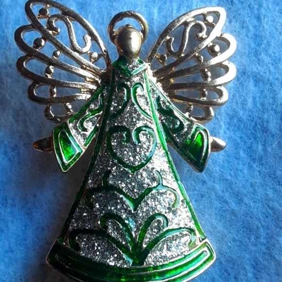 Lovely Angel Pin. - Picture 2 of 5